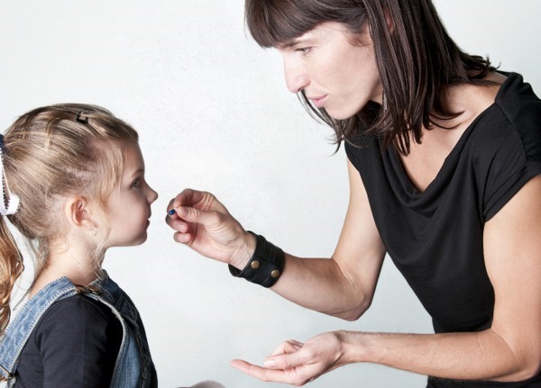 Cách trị táo bón cho trẻ 2 tuổi 3 Dung thuoc tay