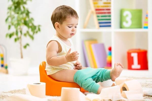 táo bón ở trẻ 2 tuổi